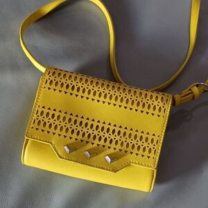 Stella & Dot Vibrant Yellow Crossbody Bag